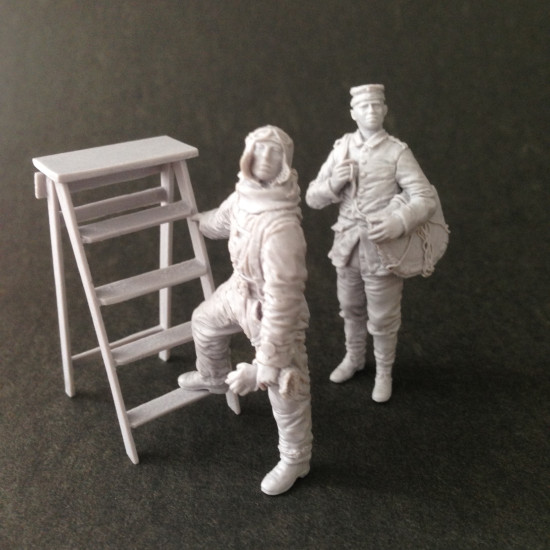 Aviattic ATTRES024 1/32 WW1 German Figure Set Gotterdammurung.. x 2 Figures and Ladder