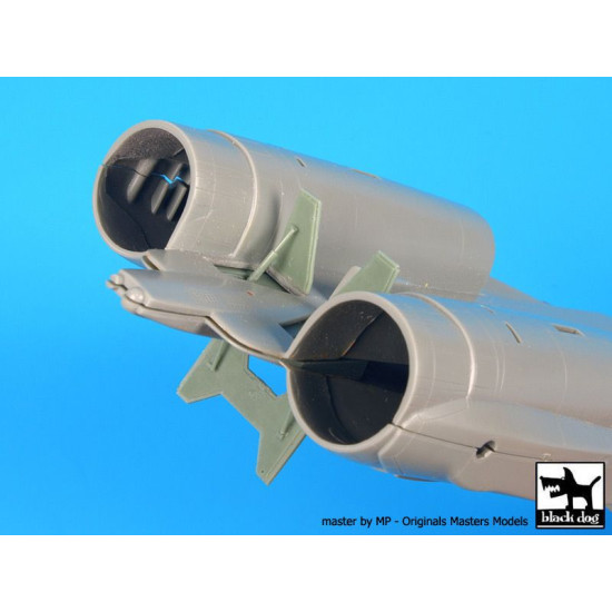 Black Dog A72071 1/72 F-14 A spine for Academy