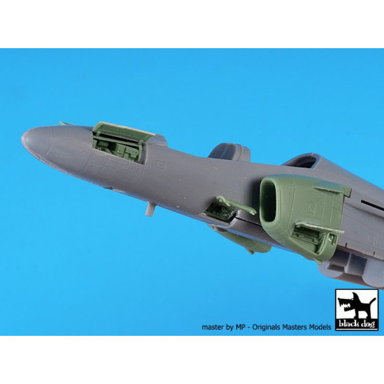 Black Dog A72104 1/72 T-4 Trainer engine+electronic for Hobby Boss