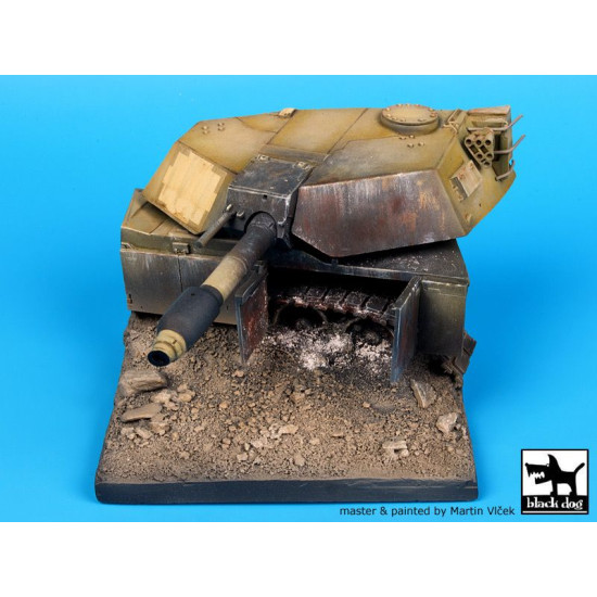 Black Dog D35009 1/35 Destroyed M1A1 Abrams base