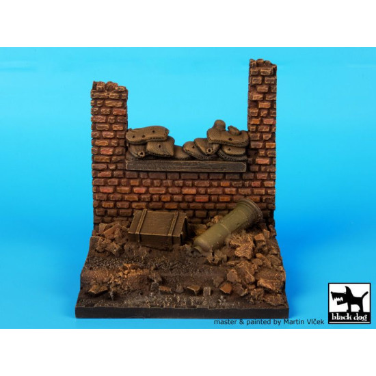 Black Dog D35014 1/35 Wall with sand bags base