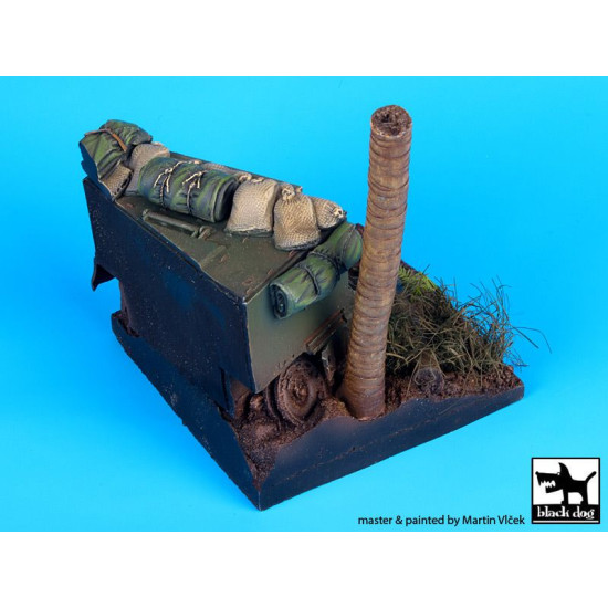 Black Dog D35021 1/35 Destroyed M 113 Vietnam base