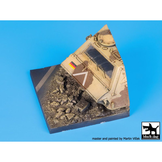 Black Dog D35026 1/35 Destroyed Fuchs base