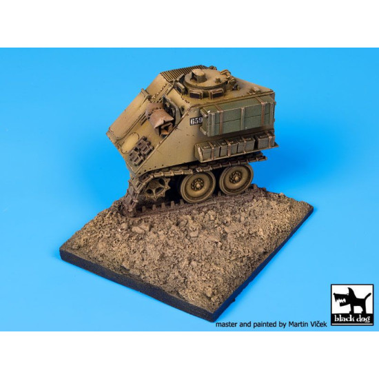 Black Dog D35033 1/35 Destroyed M 113 base
