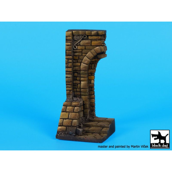 Black Dog D35072 1/35 Ruined entrance with stairs base