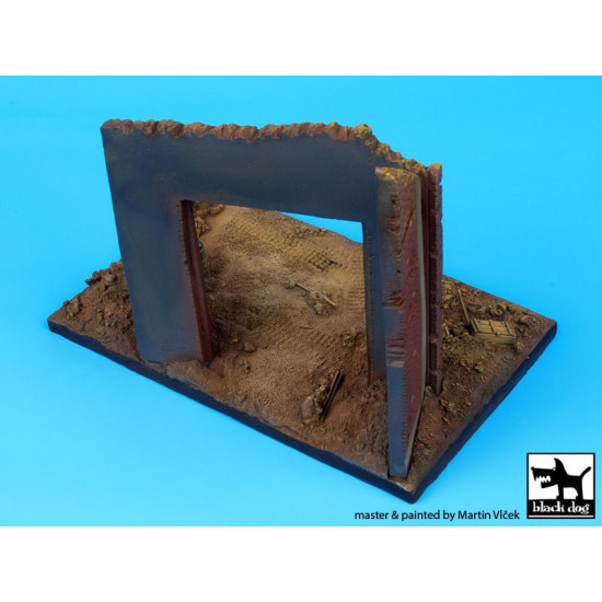 Black Dog D72002 1/72 Factory entrance (125x75 mm)