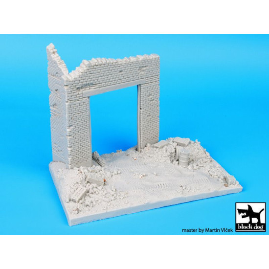Black Dog D72002 1/72 Factory entrance (125x75 mm)