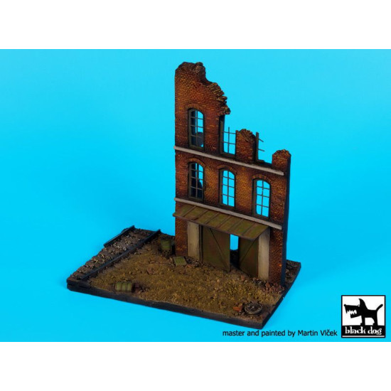 Black Dog D72028 /72 Ruined factory with railroad base