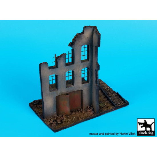 Black Dog D72028 /72 Ruined factory with railroad base