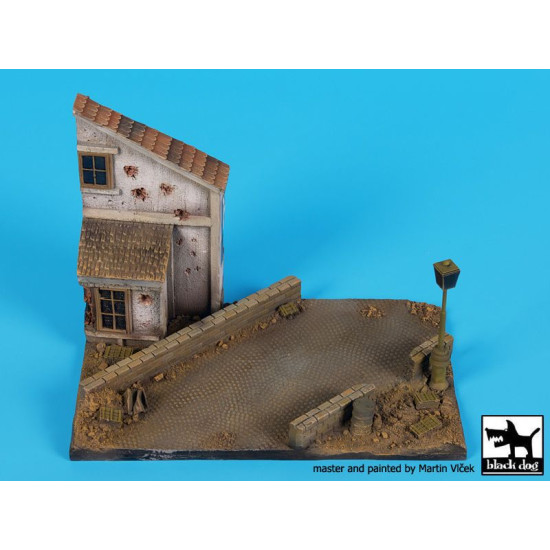 Black Dog D72039 1/72 Street with house and lamp base Black Dog D72039 1/72 Street with house and lamp base