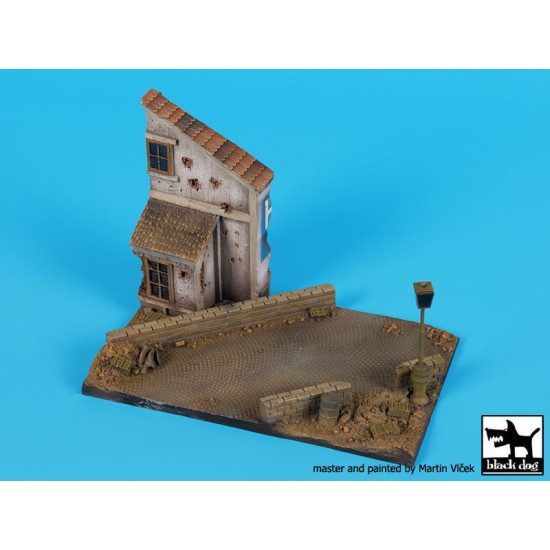 Black Dog D72039 1/72 Street with house and lamp base Black Dog D72039 1/72 Street with house and lamp base