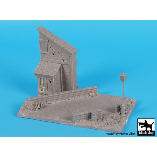Black Dog D72039 1/72 Street with house and lamp base Black Dog D72039 1/72 Street with house and lamp base