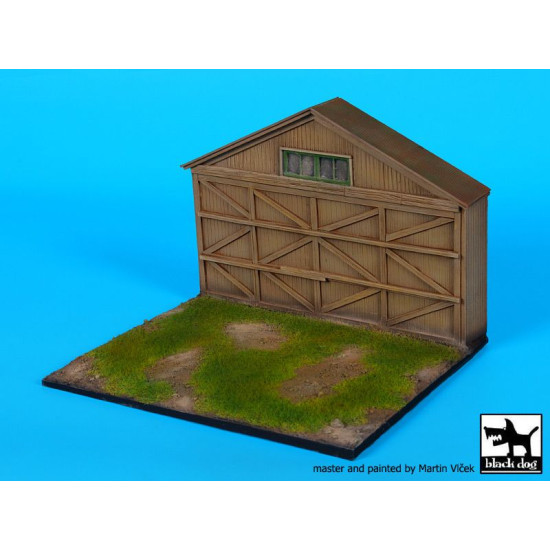 Black Dog D72057 1/72 Airfield with hangar WW I base