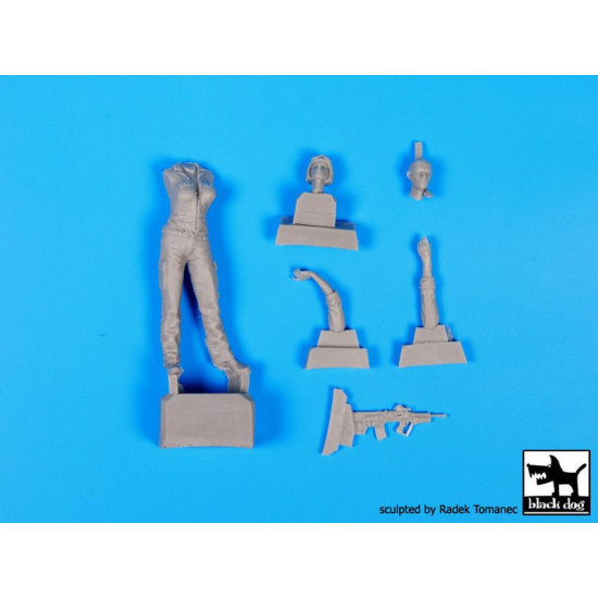 Black Dog F35090 1/35 Israeli woman soldier #2 Black Dog F35090 1/35 Israeli woman soldier #2