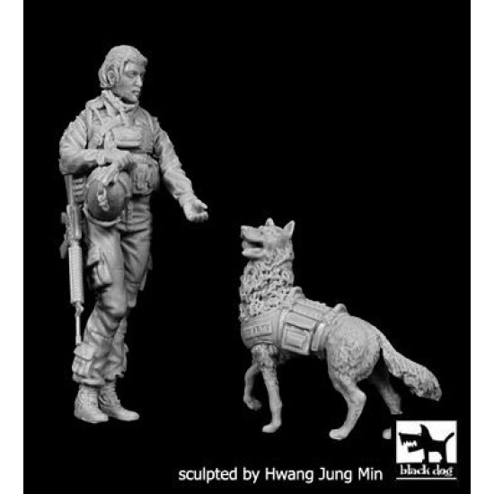 Black Dog F35132 1/35 US Woman soldier with dog