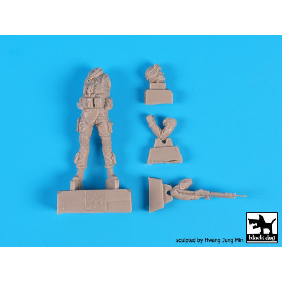 Black Dog F35134 1/35 US woman + soldier with dog