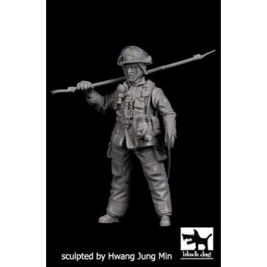 Black Dog F35147 1/35 Fireman #1