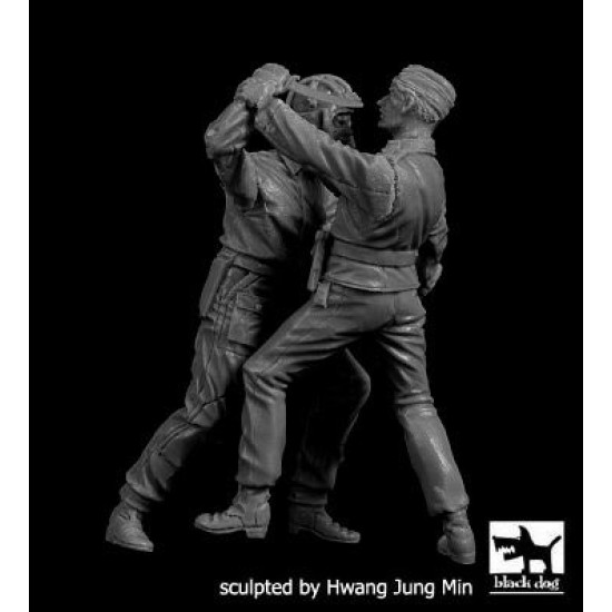 Black Dog F35222 1/35 Soviet + German tank crew close fight #1