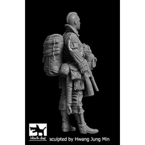 Black Dog F35226 1/35 US paratrooper before jump #1