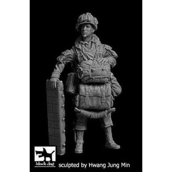 Black Dog F35227 1/35 US paratrooper before jump #2