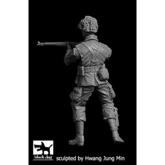 Black Dog F35230 1/35 US paratrooper after jump #2