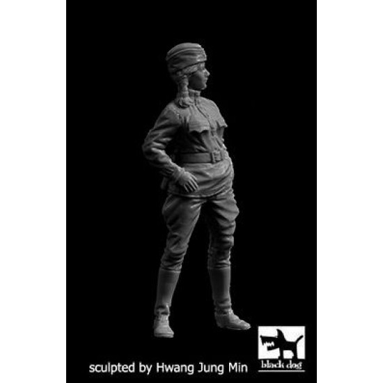 Black Dog F35232 1/35 Russian woman driver