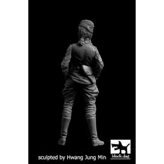 Black Dog F35232 1/35 Russian woman driver