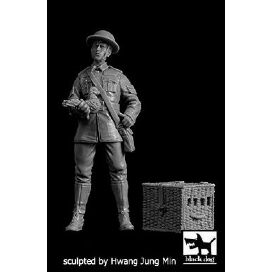 Black Dog F35247 1/35 British soldier with pigeon #1