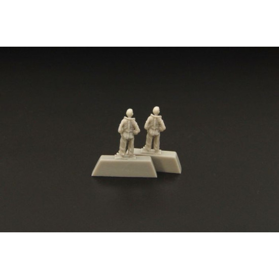 Brengun BRL144072 1/144 RAF pilot WWII resin figurine 2pcs.