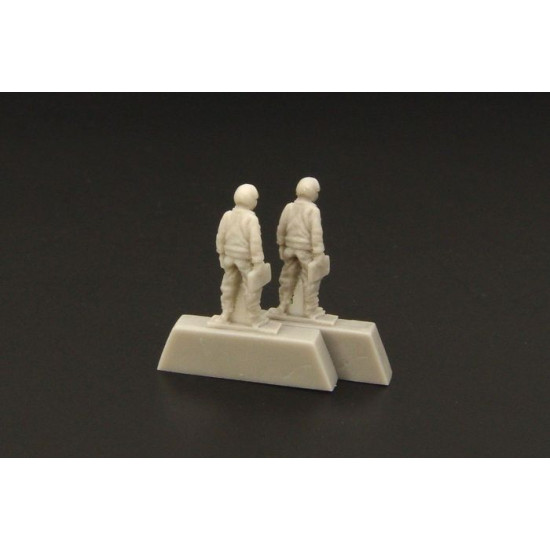 Brengun BRL144073 1/144 Mig-21 pilot resin figurine 2pcs.