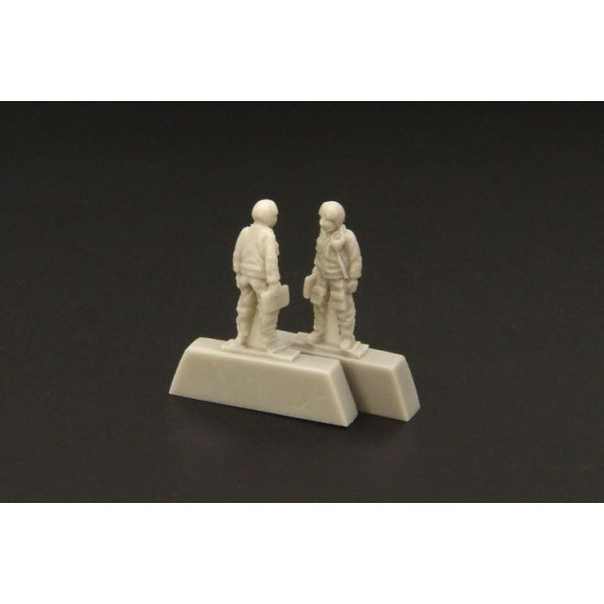 Brengun BRL144073 1/144 Mig-21 pilot resin figurine 2pcs.