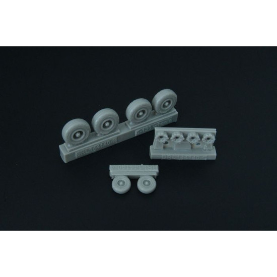 Brengun BRL144140 1/144 C-130 Hercules wheels resin set of wheels