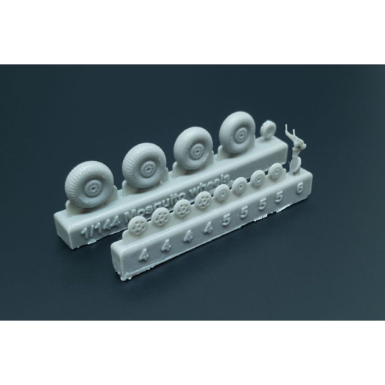 Brengun BRL144153 1/144 Mosquito wheels resin casted wheels