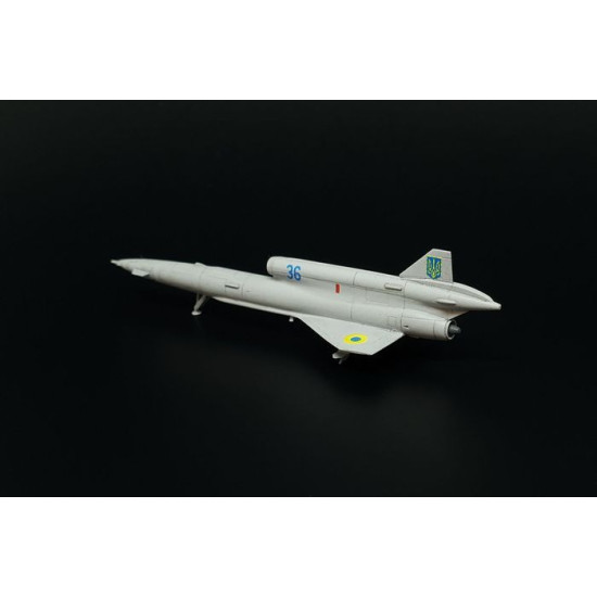 Brengun BRS144065 1/144 Tupolev Tu-141 Strizh resin kit of soviet jet drone