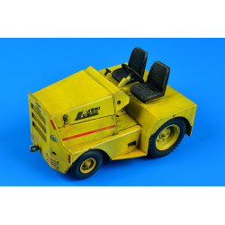Aerobonus 320060 1/32 United Tractor Gc-340/Sm340 Tow Tractor Dual Mounting