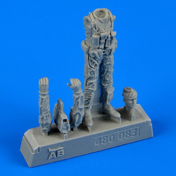 Aerobonus 480083 1/48 Us Navy Pilot With Bag Vietnam War 1965 - 1973 Resin Kit