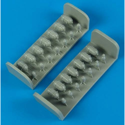 Quickboost 72356 1/72 B-17 Flying Fortress Oxygen Cylinders Accessories Kit