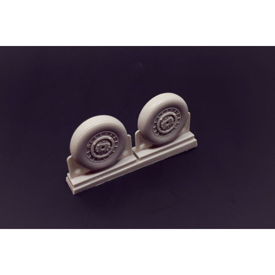 Brengun BRL48118 1/48 F4U Corsair Late Ribbed Thread late 50s Wheels set resin