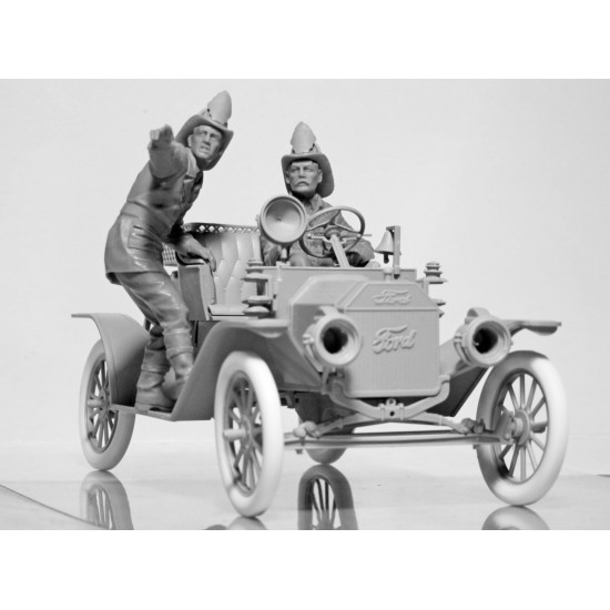 ICM 24017 MODEL T 1914 FIRE TRUCK WITH CREW PLASTIC MODEL KIT 1/24 SCALE