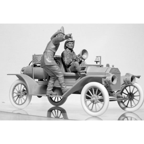 ICM 24017 MODEL T 1914 FIRE TRUCK WITH CREW PLASTIC MODEL KIT 1/24 SCALE