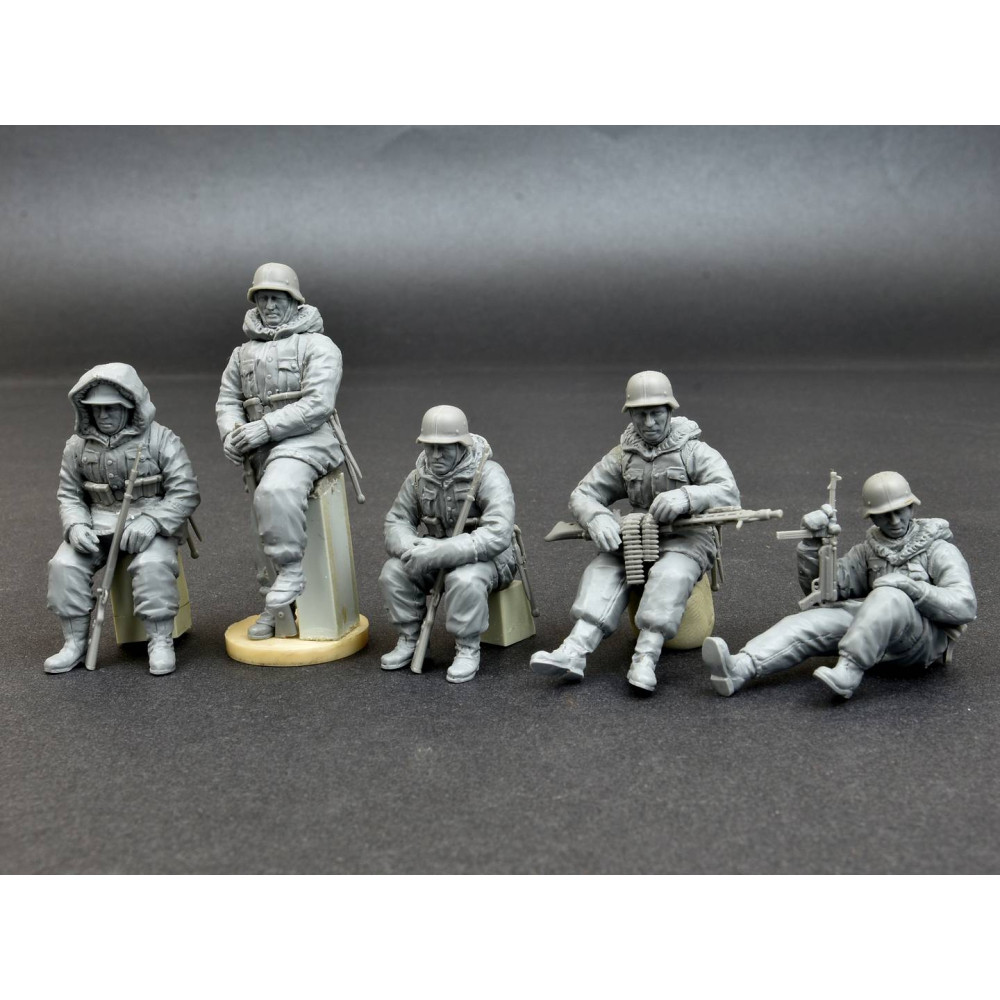 Miniart 35075 TOTENKOPF DIVISION ( KHARKOV 1943 ) 1/35 scale model kit ...