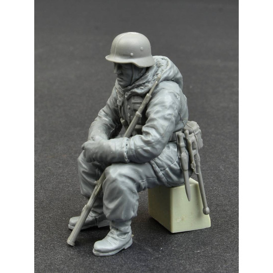 Miniart 35075 TOTENKOPF DIVISION ( KHARKOV 1943 ) 1/35 scale model kit 5 figures