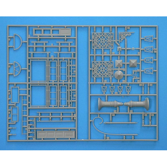 Miniart 35519 - 1/35 Ruined City Building Plastic Model Kit 1 Figures