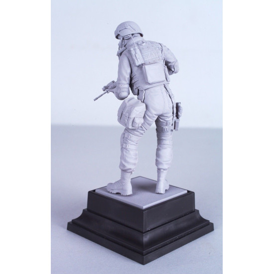 ICM 16101 - 1/16 - S.W.A.T. Team Leader Stormtrooper plastic model kit scale
