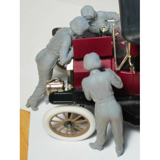 ICM 24009 - 1/24 American Mechanics (1910s) 3 figures scale plastic model kit