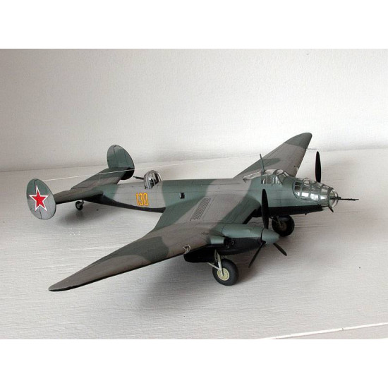 Amodel 72109 - 1/72 Soviet long-range bomber Er-2, scale plastic model kit