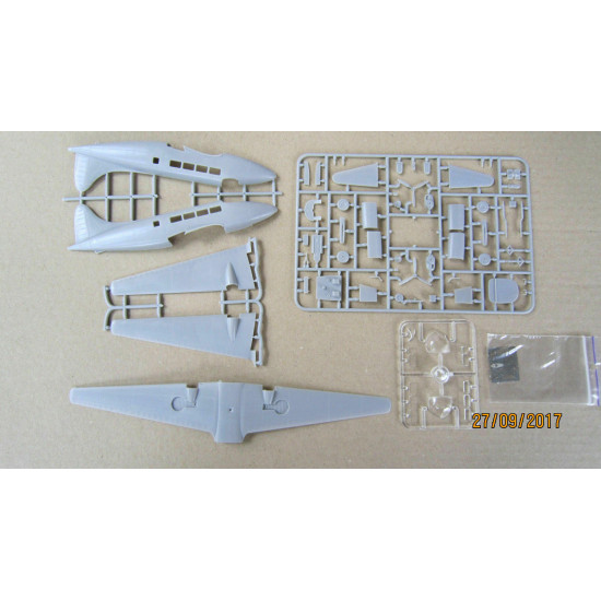 Amodel 72294 - 1/72 'Dove' British Civilian Aircraft (PE parts) scale model kit