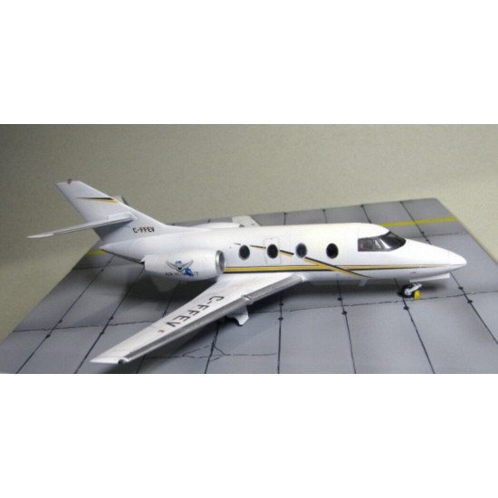 Amodel 72330 - 1/72 Dassault Falcon - 100 Building Airplane Aircraft, model kit