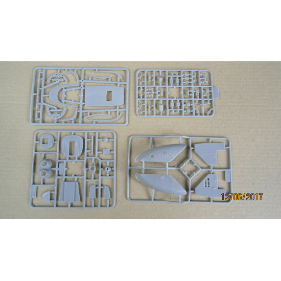 Amodel 72338 - 1/72 Building Kit Mi-6VPK Soviet Helicopter, plastic model kit