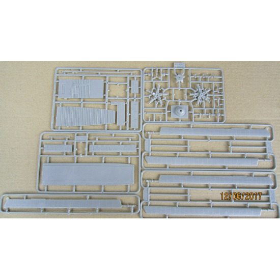 Amodel 72338 - 1/72 Building Kit Mi-6VPK Soviet Helicopter, plastic model kit